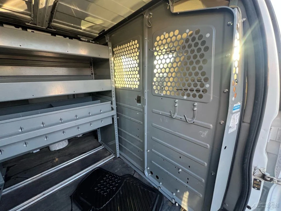 2015 Chevrolet Express - Image 21 of 21