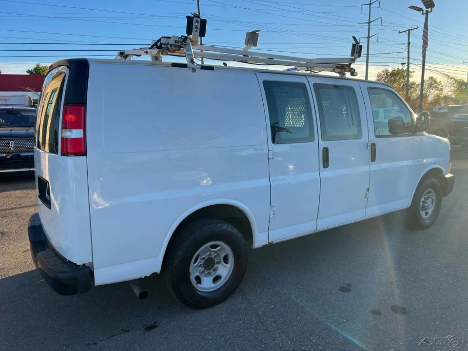 2015 Chevrolet Express - Image 5 of 12