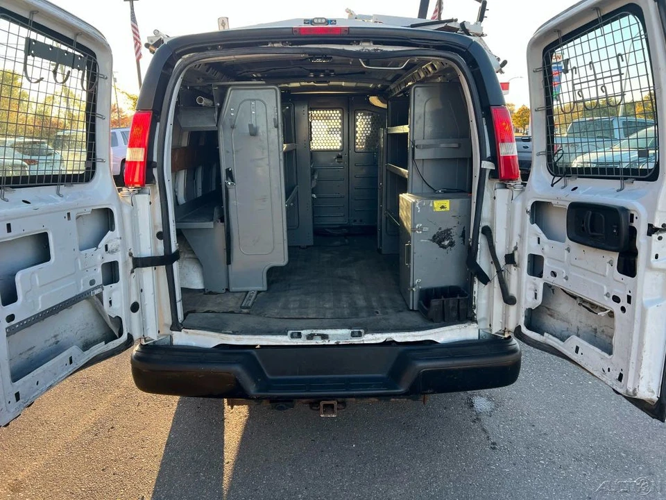 2015 Chevrolet Express - Image 14 of 21