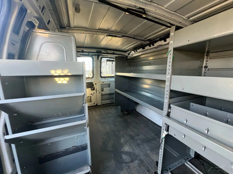 2015 Chevrolet Express - Image 20 of 21