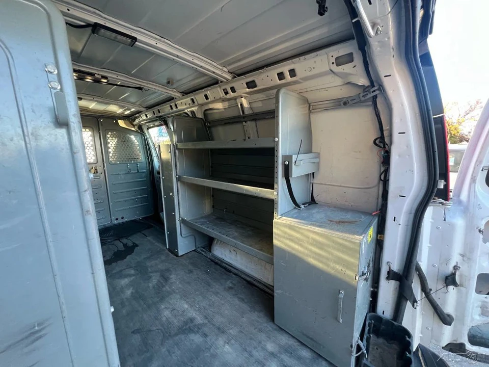 2015 Chevrolet Express - Image 17 of 21