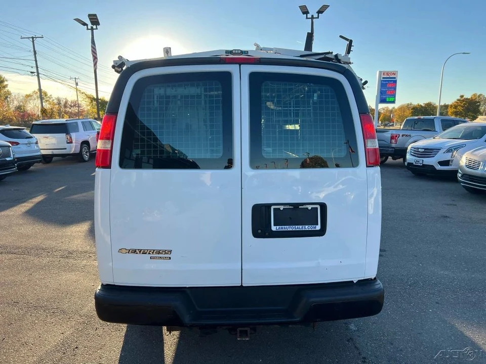 2015 Chevrolet Express - Image 4 of 12