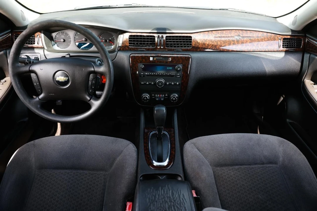 2015 Chevrolet Impala 9th Gen - Image 2 of 31