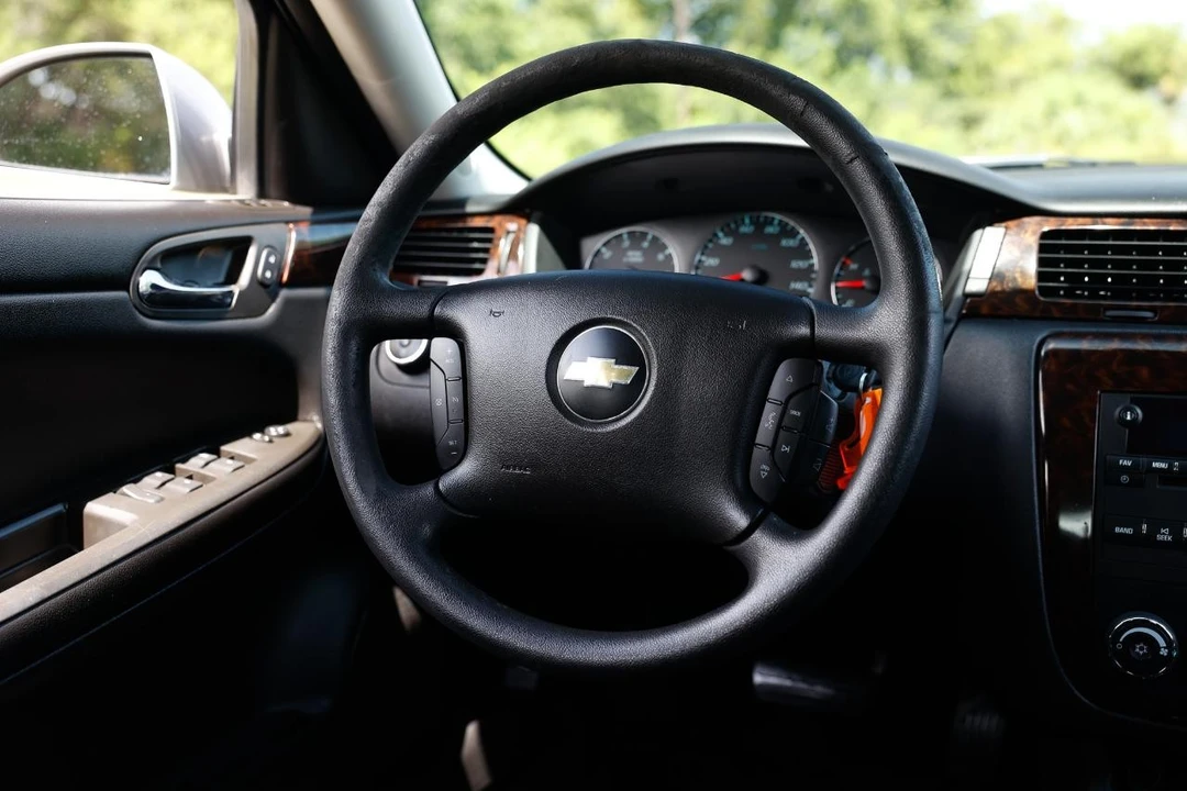 2015 Chevrolet Impala 9th Gen - Image 28 of 31
