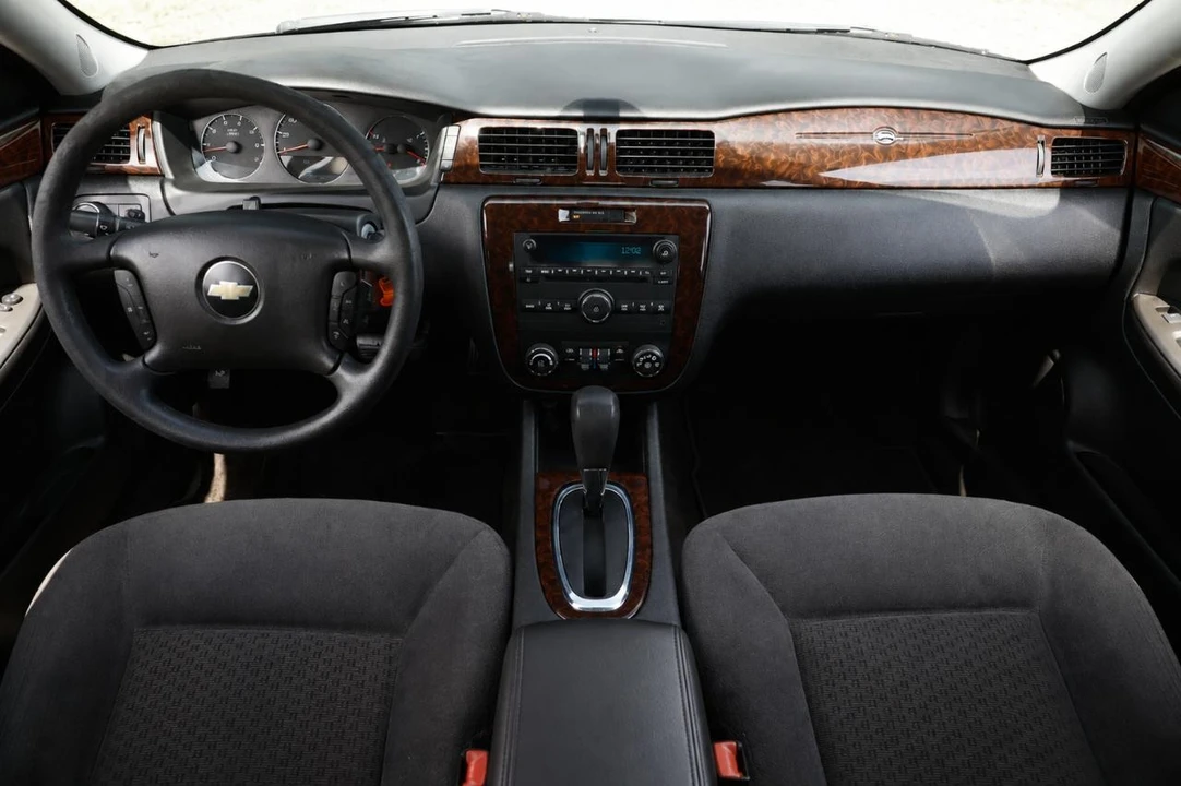 2015 Chevrolet Impala 9th Gen - Image 2 of 31