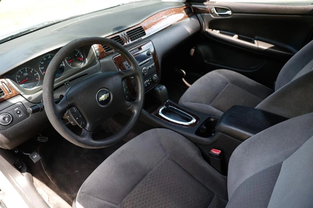 2015 Chevrolet Impala 9th Gen - Image 4 of 31