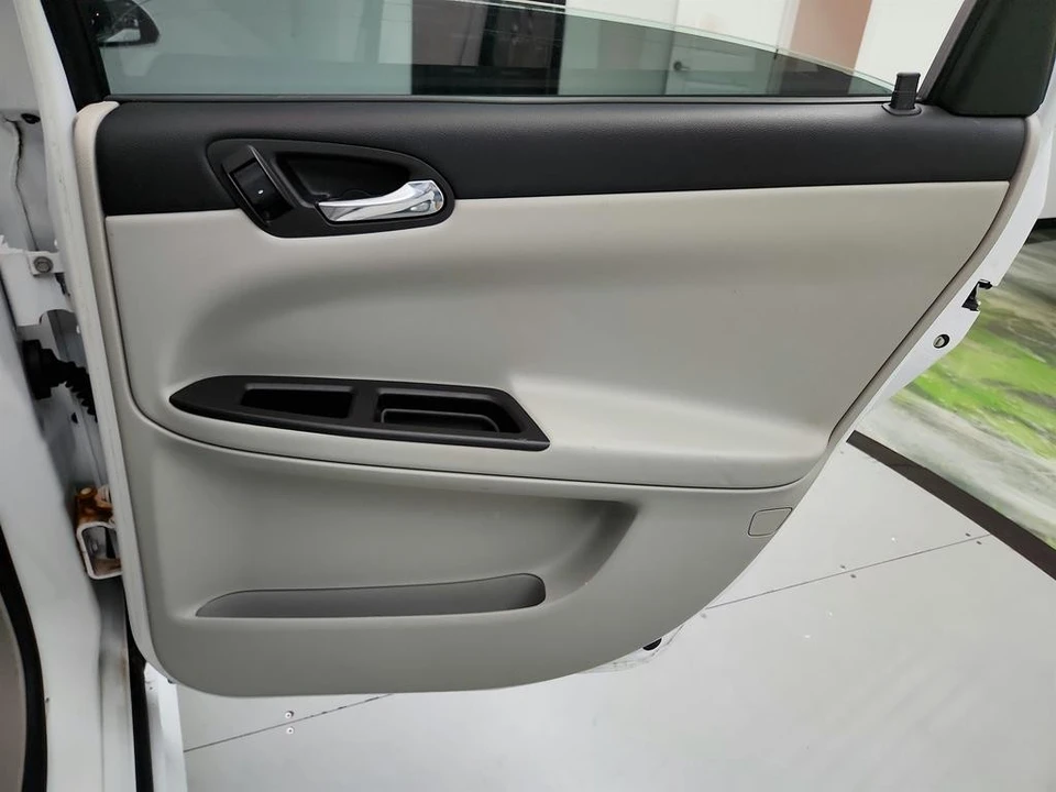 2015 Chevrolet Impala 9th Gen - Image 27 of 31