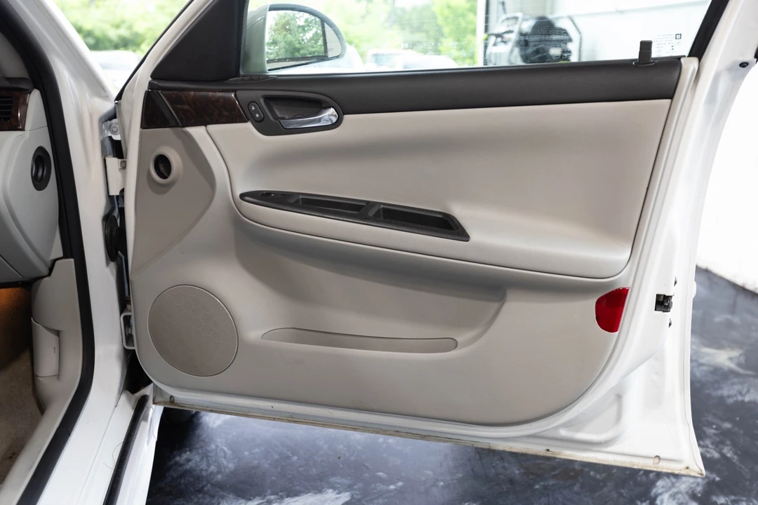2015 Chevrolet Impala 9th Gen - Image 28 of 31