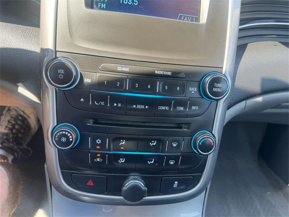 2015 Chevrolet Malibu - Image 20 of 31