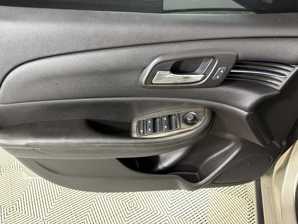 2015 Chevrolet Malibu - Image 11 of 12