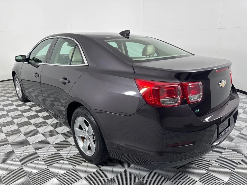 2015 Chevrolet Malibu - Image 8 of 12