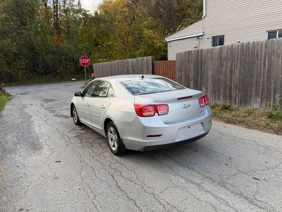 2015 Chevrolet Malibu - Image 8 of 10