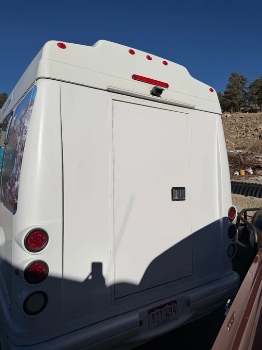2015 Chevrolet Express - Image 10 of 11