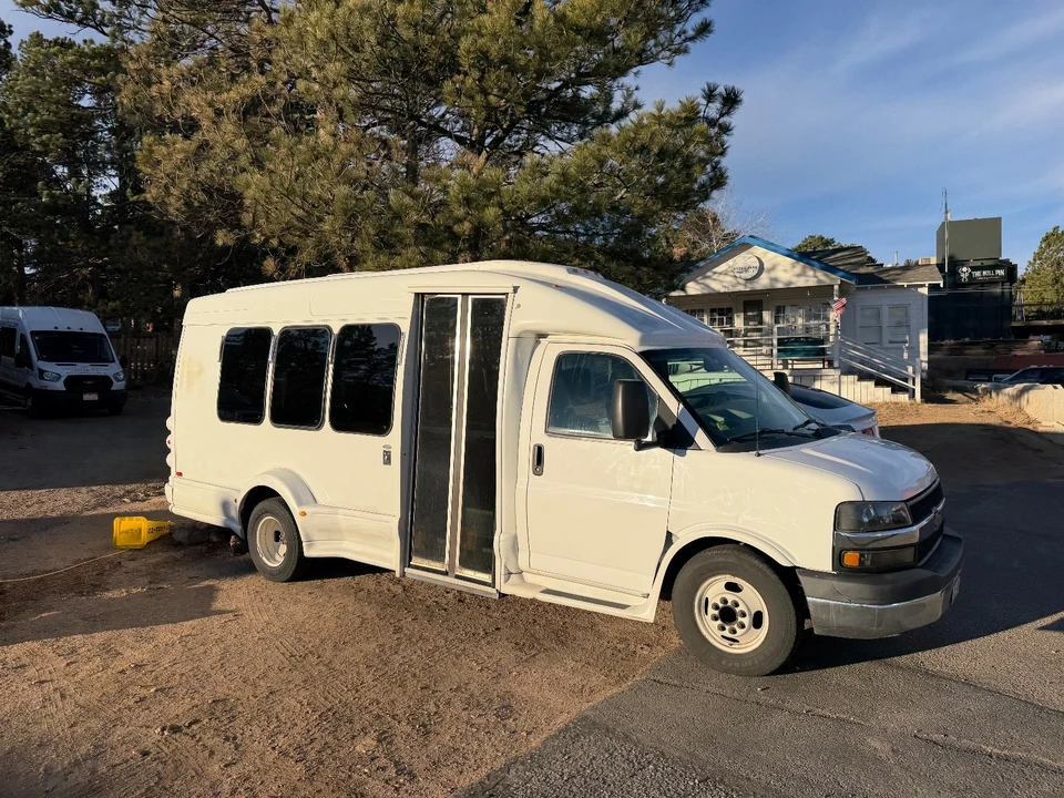2015 Chevrolet Express - Image 9 of 11