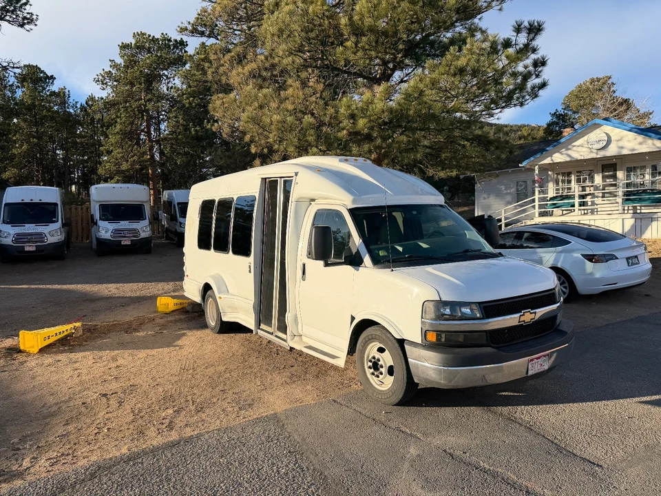 2015 Chevrolet Express - Image 2 of 11
