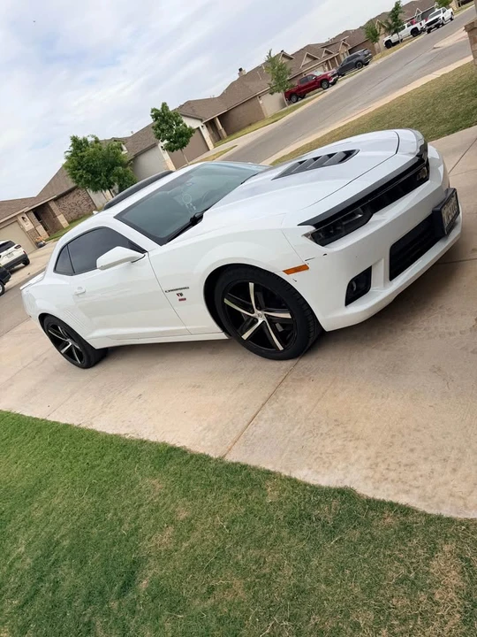2015 Chevrolet SS - Image 2 of 5