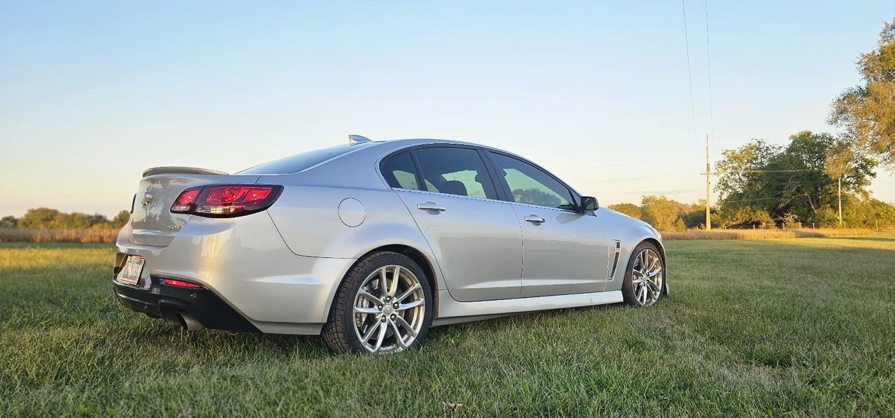 2015 Chevrolet SS - Image 2 of 9