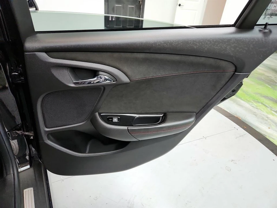 2015 Chevrolet SS - Image 28 of 31