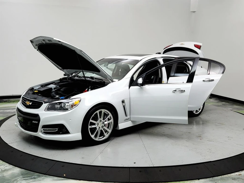 2015 Chevrolet SS - Image 9 of 12