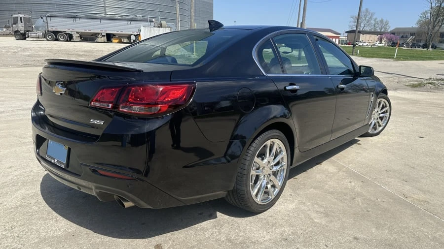 2015 Chevrolet SS - Image 2 of 2