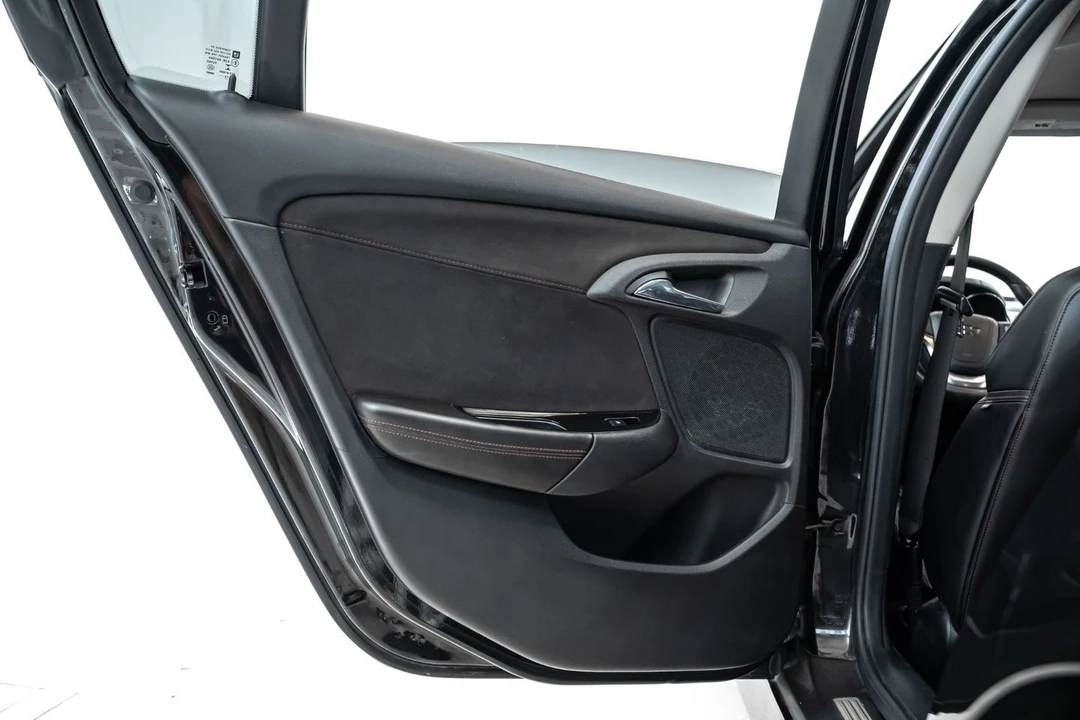2015 Chevrolet SS - Image 19 of 31