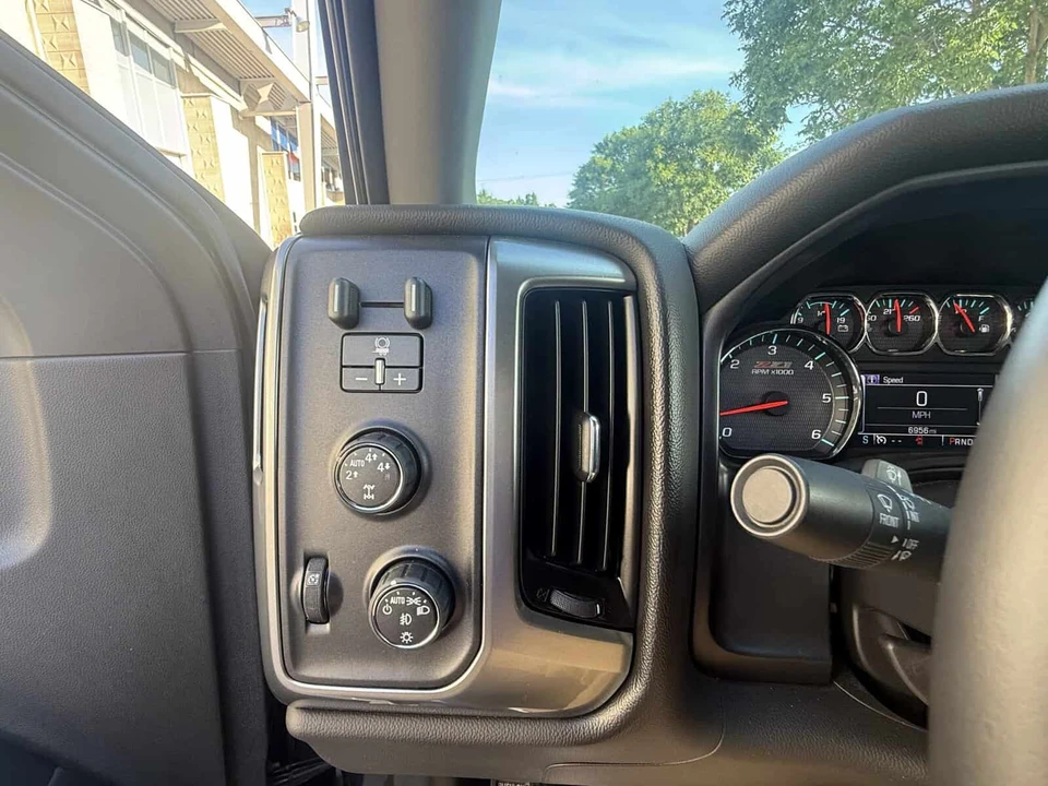 2015 Chevrolet Silverado 3rd Gen - Image 14 of 26