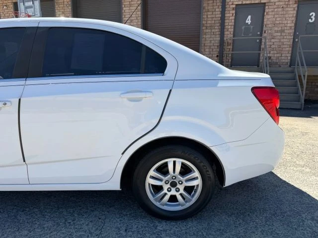 2015 Chevrolet Aveo/Sonic - Image 5 of 15