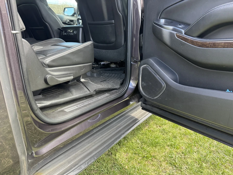 2015 Chevrolet Suburban 11th Gen - Image 19 of 21