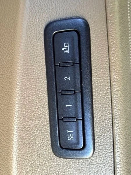 2015 Chevrolet Suburban 11th Gen - Image 8 of 12