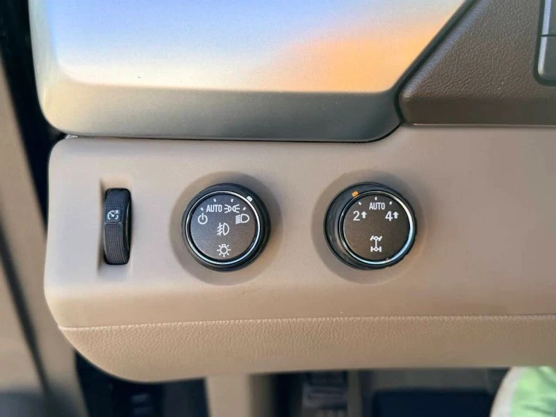 2015 Chevrolet Suburban 11th Gen - Image 6 of 12