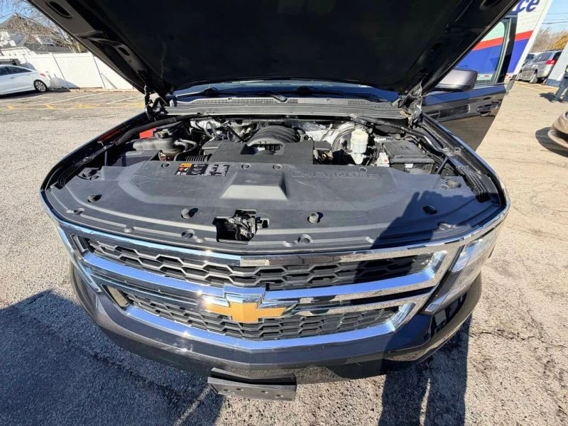 2015 Chevrolet Suburban 10th Gen - Image 10 of 12