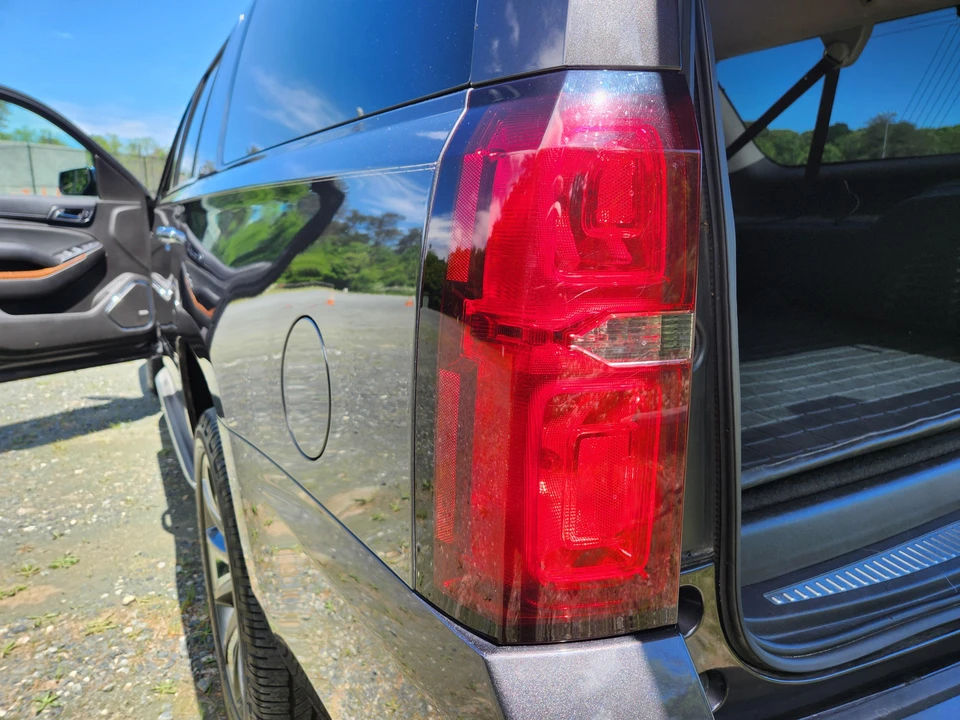 2015 Chevrolet Suburban 11th Gen - Image 17 of 31