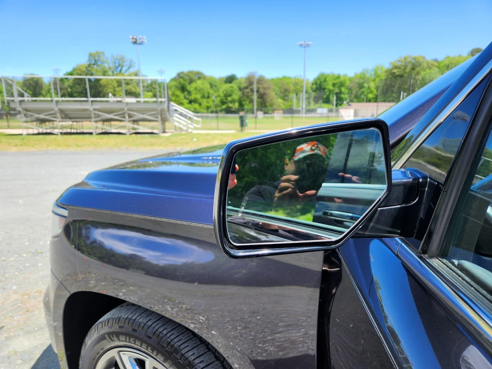 2015 Chevrolet Suburban 11th Gen - Image 15 of 31