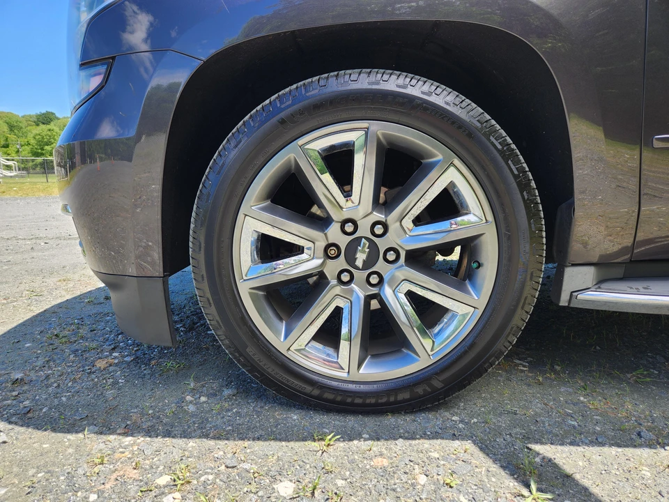 2015 Chevrolet Suburban 11th Gen - Image 25 of 31