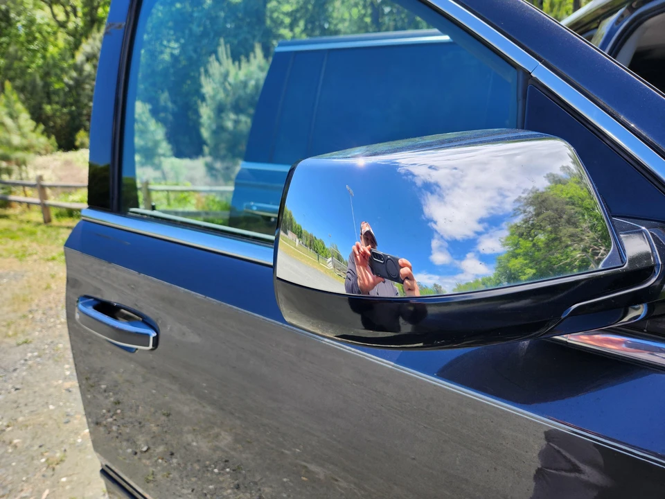 2015 Chevrolet Suburban 11th Gen - Image 23 of 31