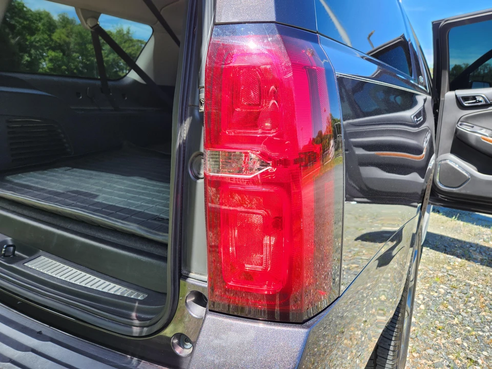 2015 Chevrolet Suburban 11th Gen - Image 21 of 31