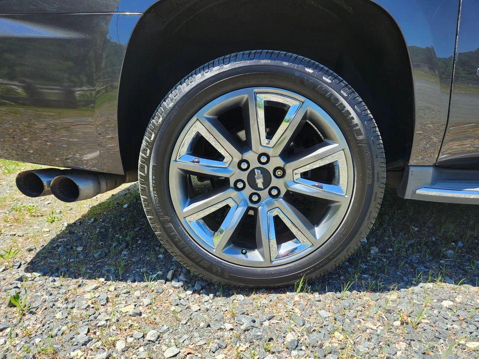 2015 Chevrolet Suburban 11th Gen - Image 28 of 31