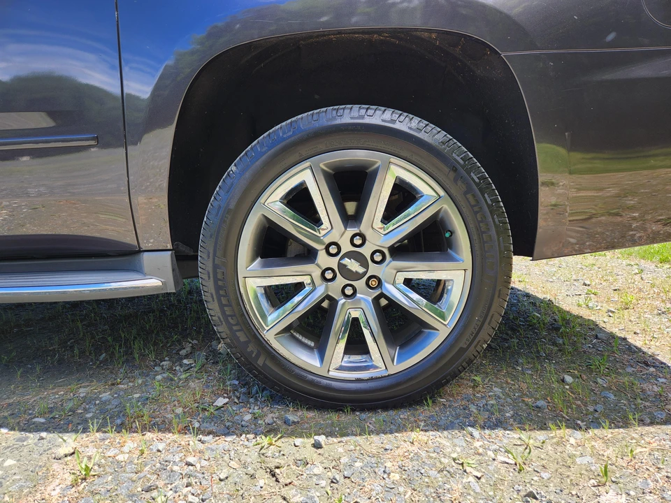2015 Chevrolet Suburban 11th Gen - Image 27 of 31