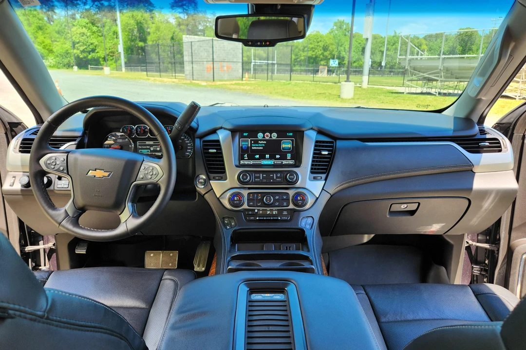 2015 Chevrolet Suburban 11th Gen - Image 29 of 31