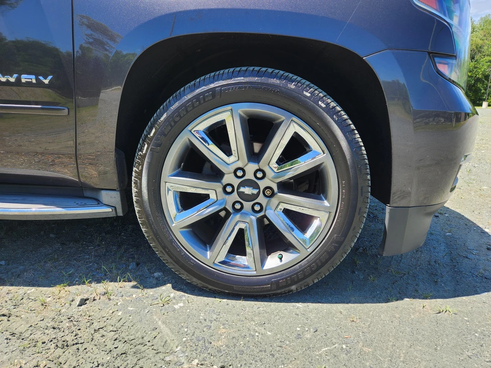 2015 Chevrolet Suburban 11th Gen - Image 26 of 31