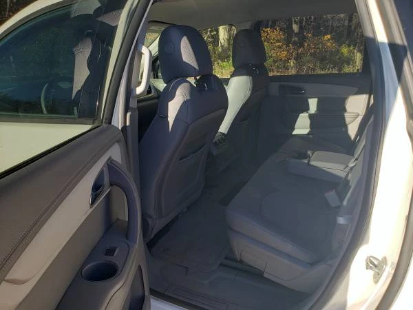 2015 Chevrolet Traverse - Image 8 of 11