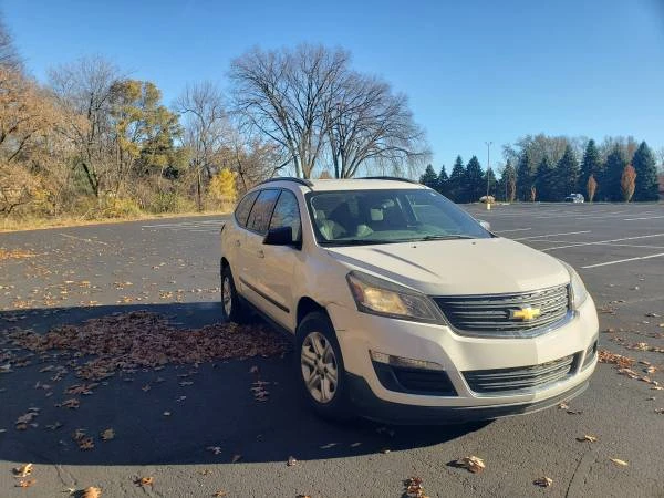 2015 Chevrolet Traverse - Image 2 of 11