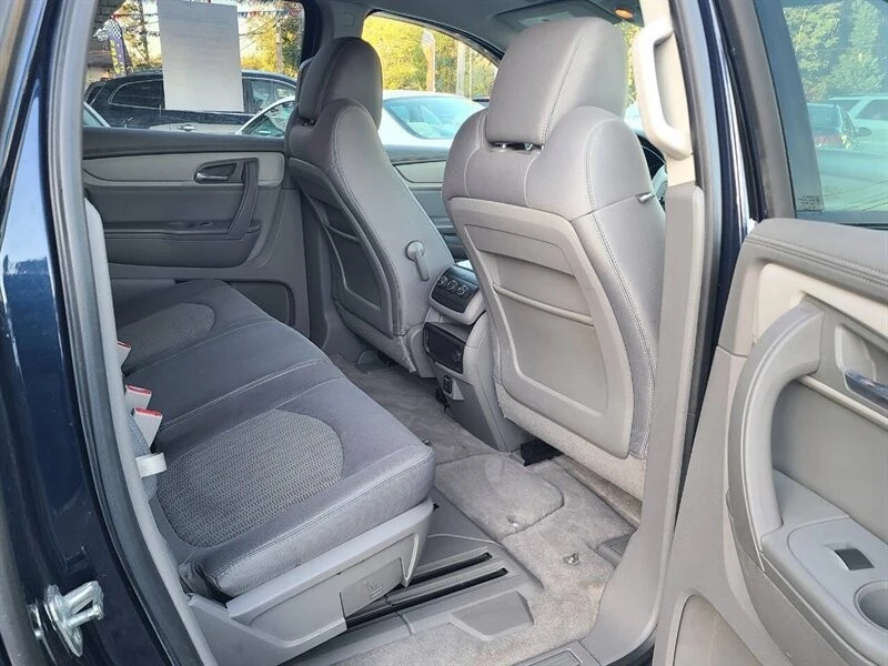 2015 Chevrolet Traverse - Image 12 of 17