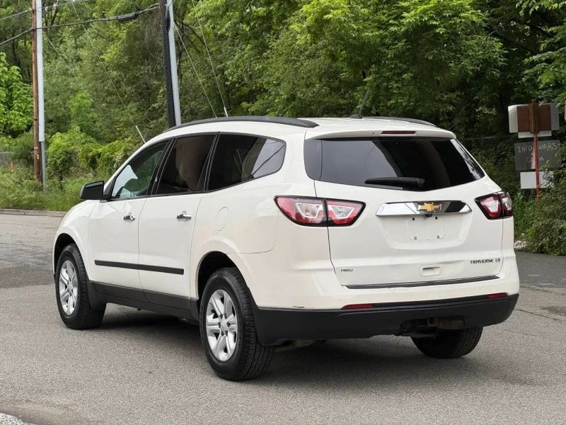 2015 Chevrolet Traverse - Image 6 of 12