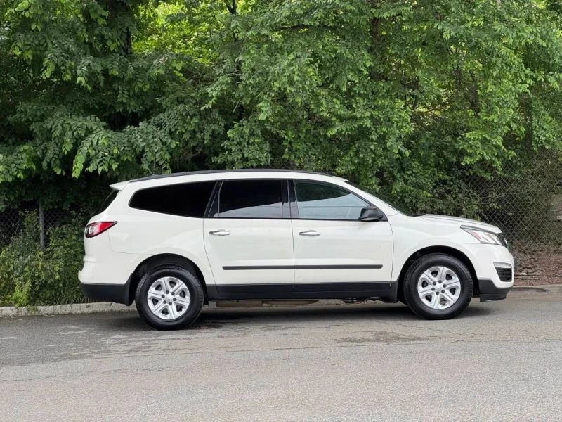2015 Chevrolet Traverse - Image 4 of 12