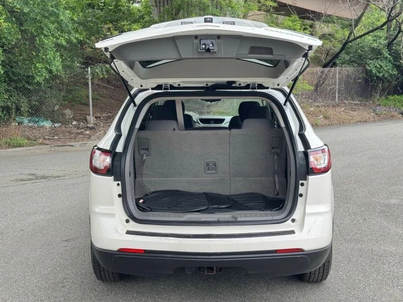 2015 Chevrolet Traverse - Image 9 of 12