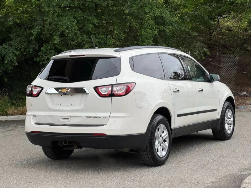 2015 Chevrolet Traverse - Image 8 of 12