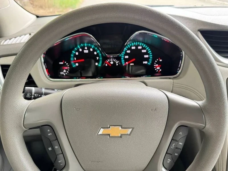 2015 Chevrolet Traverse - Image 10 of 12