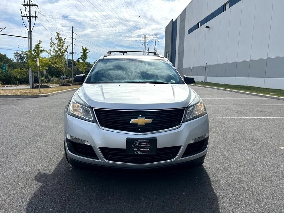 2015 Chevrolet Traverse - Image 2 of 12