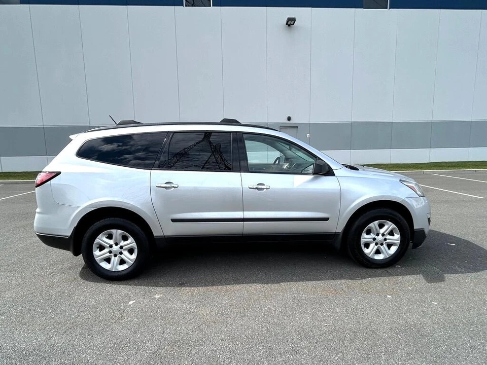 2015 Chevrolet Traverse - Image 3 of 12
